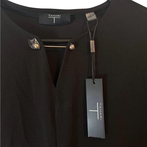 Tahari Women’s Black Slit Neck Short‎ Sleeve Top Size Small NWT - Picture 3 of 4